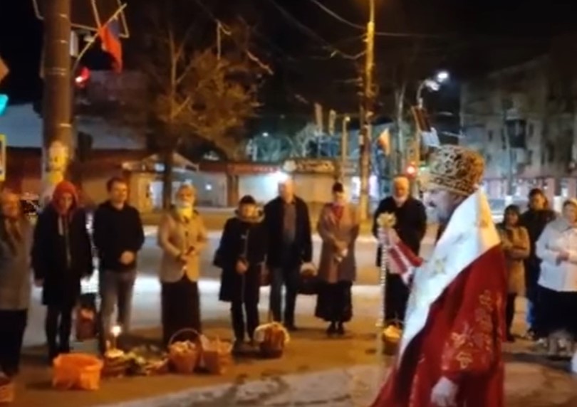 В окупованому Криму великодню службу провели просто на вулиці