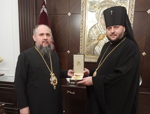 Митрополит Епіфаній відзначив панагією Луганського Народного Ренегата