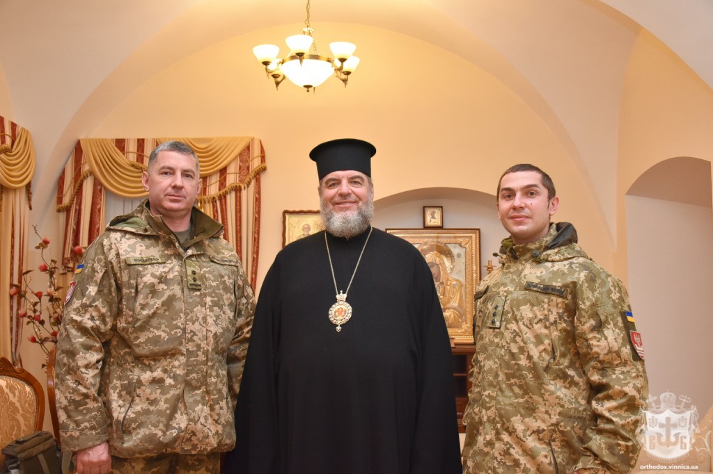 Військові нагородили митрополита Симеона за допомогу в ООС