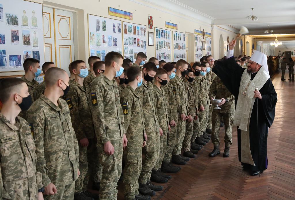 Митрополит ПЦУ Олександр освятив воду у Київському військовому ліцеї імені Івана Богуна і благословив ліцеїстів