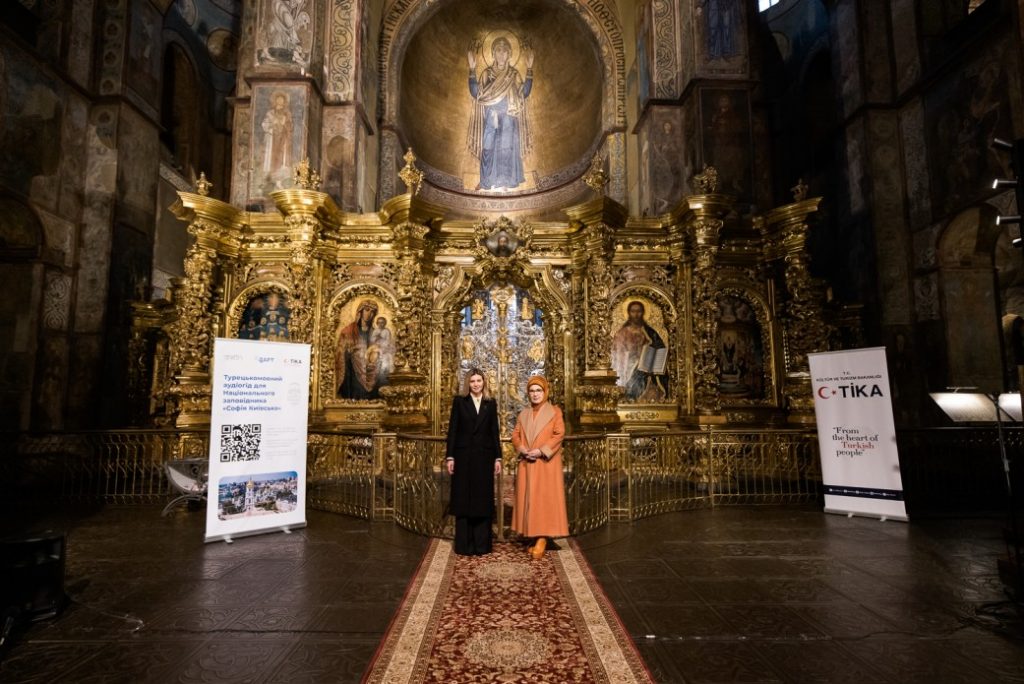 Дружина президента Туреччини в супроводі Олени Зеленської відвідала собор Софії
