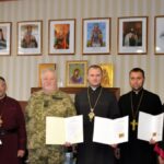 В Мукачівсько-Карпатській єпархії ПЦУ відбулося урочисте вручення мандатів на право здійснення військової капеланської діяльності