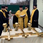 <strong>Освячено та встановлено хрести на куполах адмінприміщення Закарпатської єпархії ПЦУ</strong>