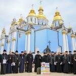 Предстоятель передав чергову партію електрогенераторів для пунктів обігріву