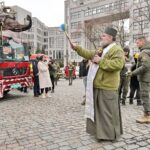 <strong>Єпископ Митрофан освятив нові машини для харківських медиків і рятувальників</strong>