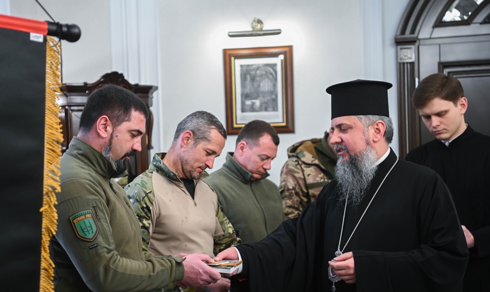Блаженнійший Митрополит Київський і всієї України Епіфаній зустрівся з захисниками України та надав їм благословіння на перемогу: зустріч у резиденції з представниками 7-го окремого батальйону «Арей» Української добровольчої армії