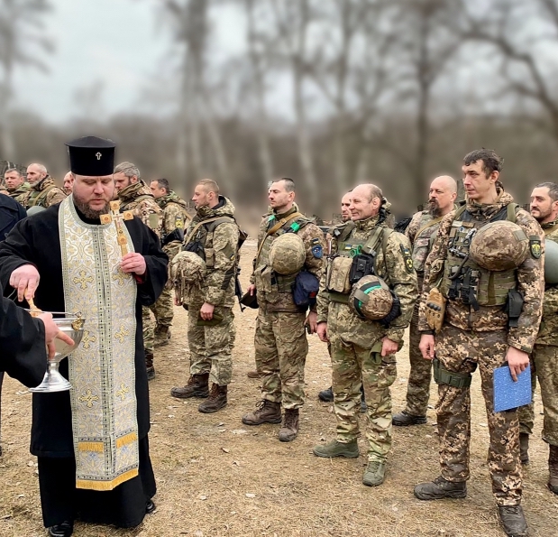 Архієпископ Симеон благословив воїнів, які повернулися з передової