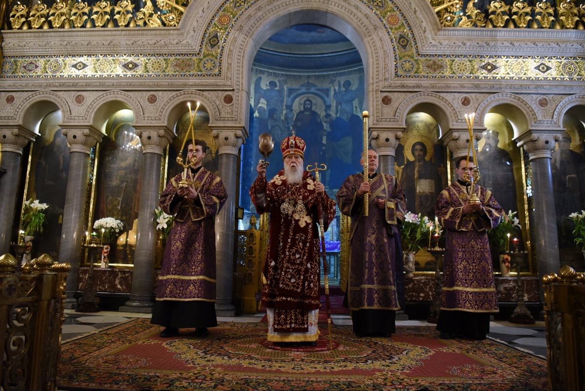 Святійший Патріарх Філарет звершив всенічне бдіння з винесенням Хреста Господнього у Володимирському соборі