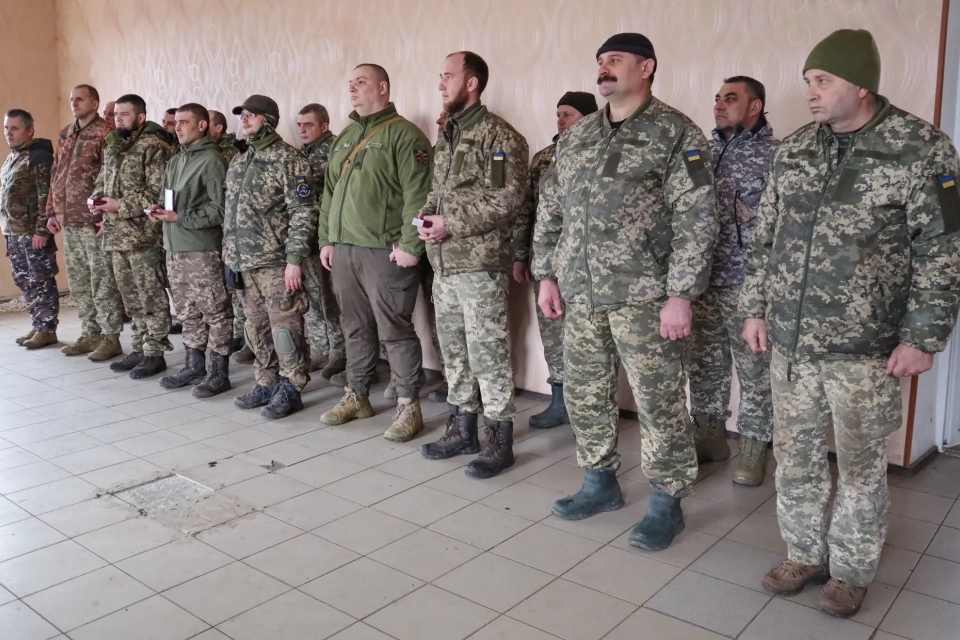 Залізні воїни з Хмельниччини отримали відзнаки за відданість Батьківщині та духовну підтримку