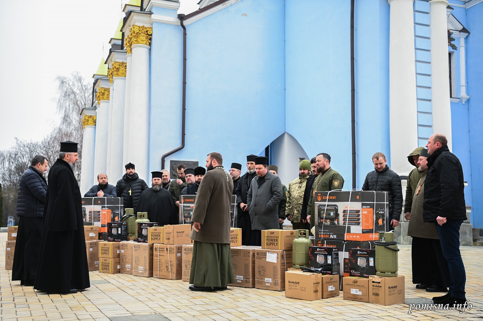 Автокефальна Православна Церква передала електрогенератори та обладнання громадам та захисникам України