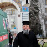 Митрополит Епіфаній відзначив військового хірурга та освятив евакуаційний автомобіль волонтерів ПЦУ