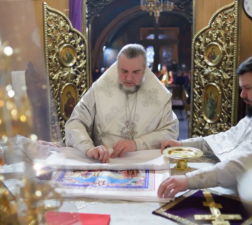 Митрополит Вінницький і Барський освятив нові антимінси для храмів єпархії