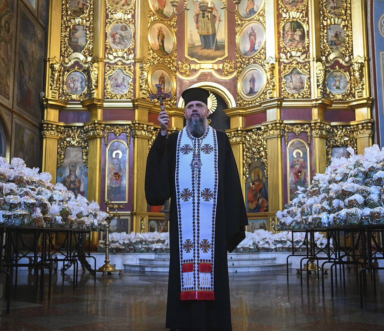 Освячення пасок для українських захисників у Свято-Михайлівському Золотоверхому кафедральному соборі: як ми допомагаємо нашим військовим
