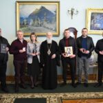 Святійший Патріарх Філарет відзначив українських волонтерів церковними нагородами за їх допомогу Збройним силам України