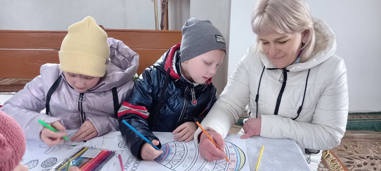 Захисники України отримали великодні листівки та писанки від дітей Ставропігійної парафії
