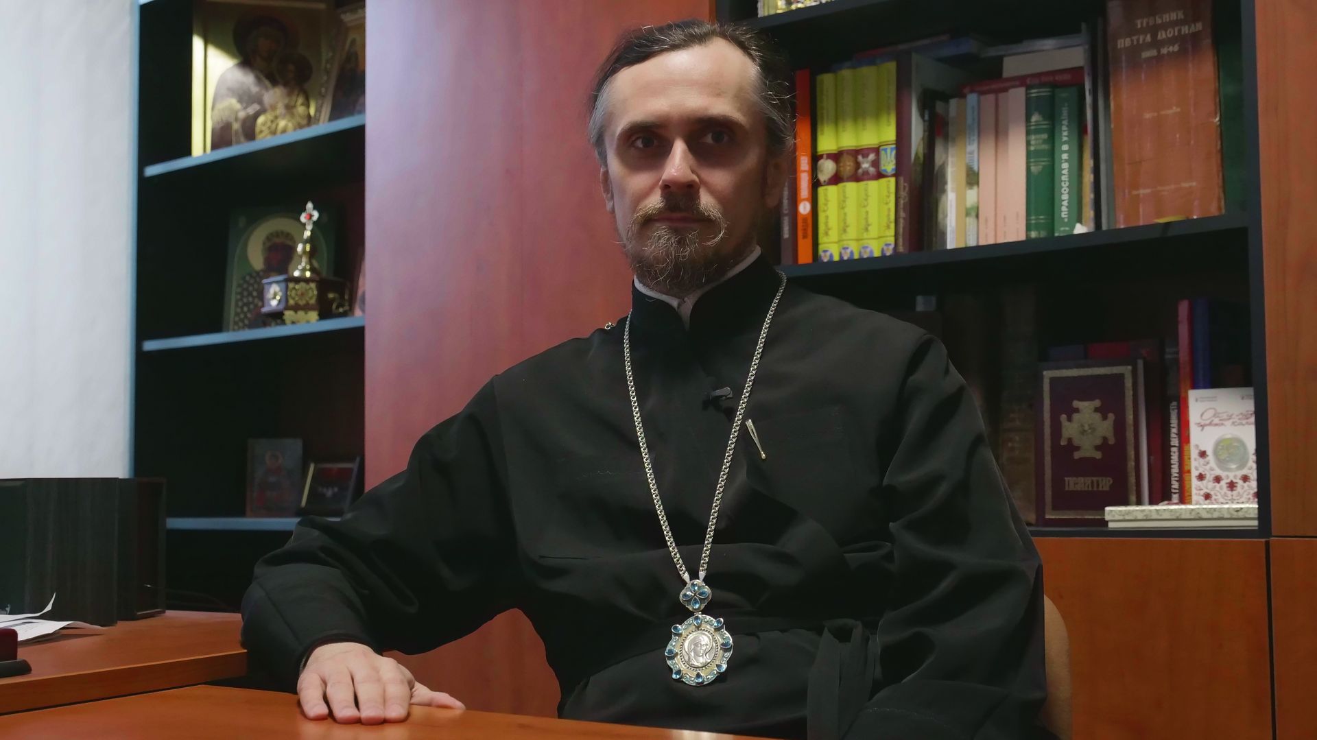 «Якщо зараз розірвати договір оренди, МП зможе вивезти мощі й ікони». Як повернути Почаївську лавру та її парафіян