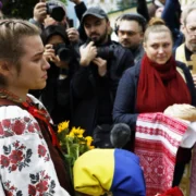 3а Україну під Бахмуmом 3агuнув Крістофера Джеймса Кемпбелла. Кріса nоховали в, країні, яку він любив і де знайшов «КОХАННЯ ВСЬОГО СВОГО ЖИТТЯ», ЗА ЯКУ ВІДДАВ СВОЄ ЖИТТЯ»