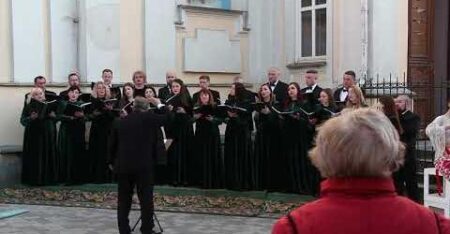 Отче наш: Мелодійна краса та духовна глибина виконання, що зміцнюють серця