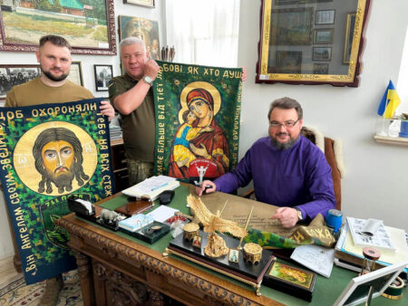 Митрополит Олександр освятив хоругви для штурмових підрозділів Державної спеціальної служби транспорту