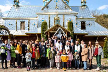 Завершено другий ретрит для дружин і дітей військовослужбовців у Карпатах: організовано ПЦУ та Міжнародним фондом «Мрійники»