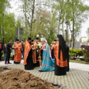 Митрополит Симеон з духовенством звершив молитву під час переховання останків воїнів другої світової війни у м. Вінниці