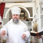 Символічне вшанування пам'яті святителя Луки в новоосвяченому храмі під час ракетної атаки