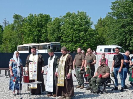 В Кривому Розі вшанували пам’ять захисників Маріуполя панахидою
