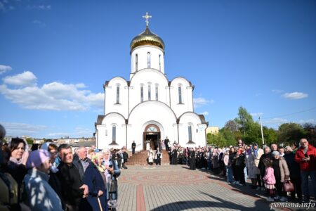Митрополит Епіфаній звершив молебень за Україну в храмі на честь святих Кирила і Мефодія, громада якого доєдналася до ПЦУ