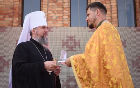 Предстоятель у Черкасах відзначив захисників Батьківщини та військових медиків