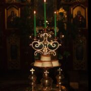 Конфлікт між священниками ПЦУ та УПЦ МП на похороні полковника Миколи Головатюка на Буковині