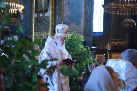 Святійший Патріарх Філарет звершив Божественну літургію та панахиду у Троїцьку поминальну суботу