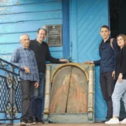Унікальна знахідка: давня ікона Почаївської Божої Матері може приховувати ще одну