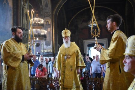 Патріарх Філарет звершив Божественну літургію та молебень до всіх святих в Володимирському соборі