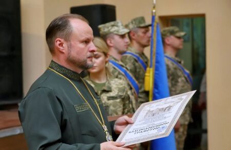 Священнослужитель привітав вартових неба з річницею та нагородив їх високими нагородами