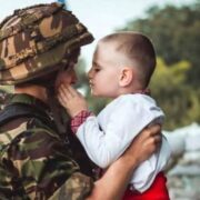 Молитва та підтримка: Батьківські слова в молитві для синів, що захищають Україну