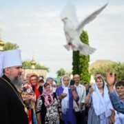Важливість подання онлайн-записок та запалення онлайн-свічок: Звертайтеся до Божої милості за допомогою сучасних технологій