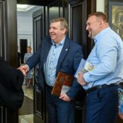 Тернопільщина відзначає 40-річчя священичої хіротонії та День народження протоієрея Володимира Простака!