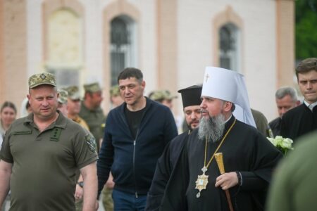 Митрополит Епіфаній у м. Дубно разом з військовослужбовцями помолився за перемогу України