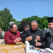 Предстоятель передав 28 тисяч окулярів для літніх людей у прифронтових і деокупованих територіях