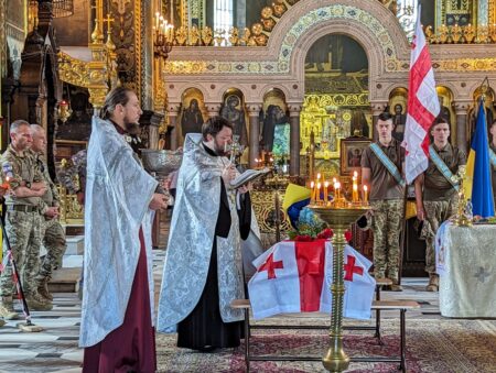 У Володимирському соборі звершено чин похорону захисників України Малхаза Квіжинадзе та Джоні Одишвілі