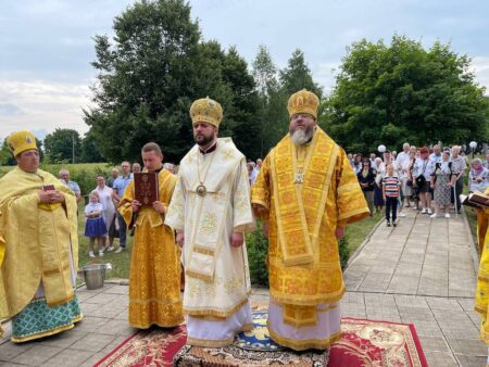 Митрополит Іларіон очолив Божественну літургію на Козацькому редуті