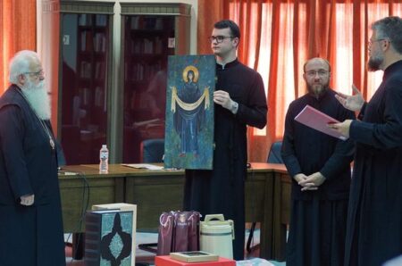Волинська академія богословських студій збагачена цінними дарами літньої богословської школи: Пересопницьким Євангелієм та іконою Покрови
