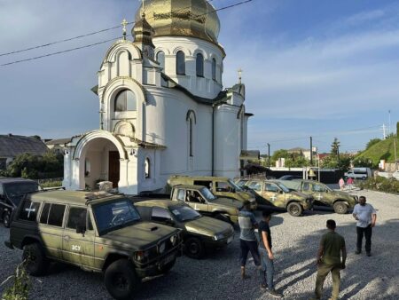 Солідарність і патріотизм: Волонтери з Полонного підтримують ЗСУ з благословінням єпископа Павла