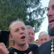 На Буковині прихильники УПЦ МП плювали в капелана ПЦУ (відео)