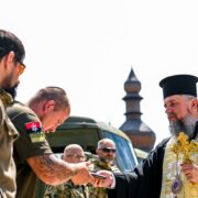 Предстоятель освятив автомобілі та передав їх для потреб захисників України