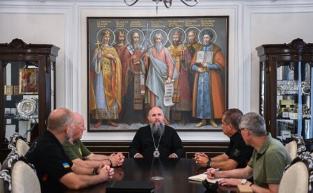 Предстоятель зустрівся з делегацією Світового конгресу українців