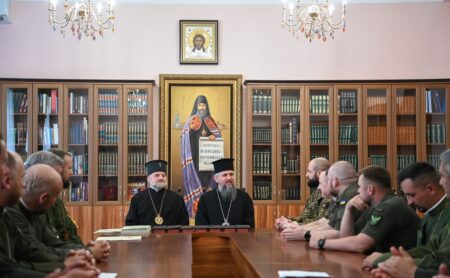 Митрополит Епіфаній вручив мандати військовим капеланам