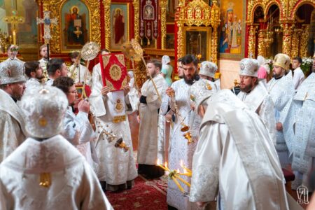 Предстоятелі обох православних церков України митрополити Онуфрій та Епіфаній сьогодні звершили заупокійне богослужіння у роковини смерті Блаженнішого Митрополита Володимира (Сабодана)