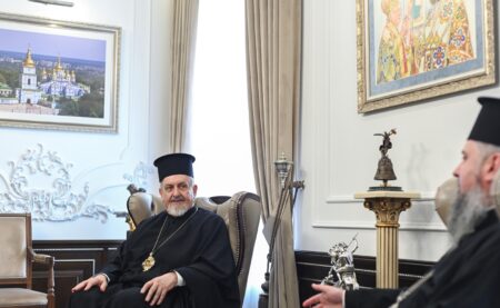 Представник Вселенського Патріарха митрополит Еммануїл прибув до України