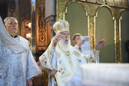 Звершення Божественної Літургії Патріархом Філаретом: Молитва за Україну та Спільне Віддане Служіння